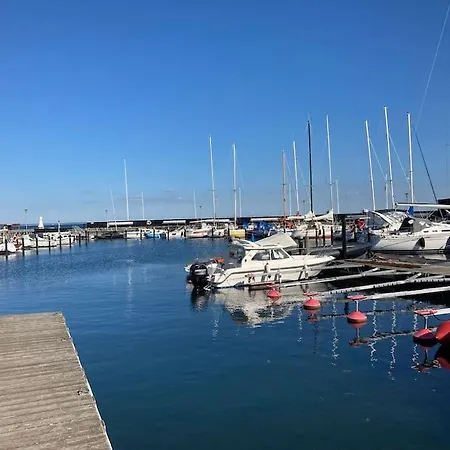 Apartament Charmerende Anneks Taet Pa *